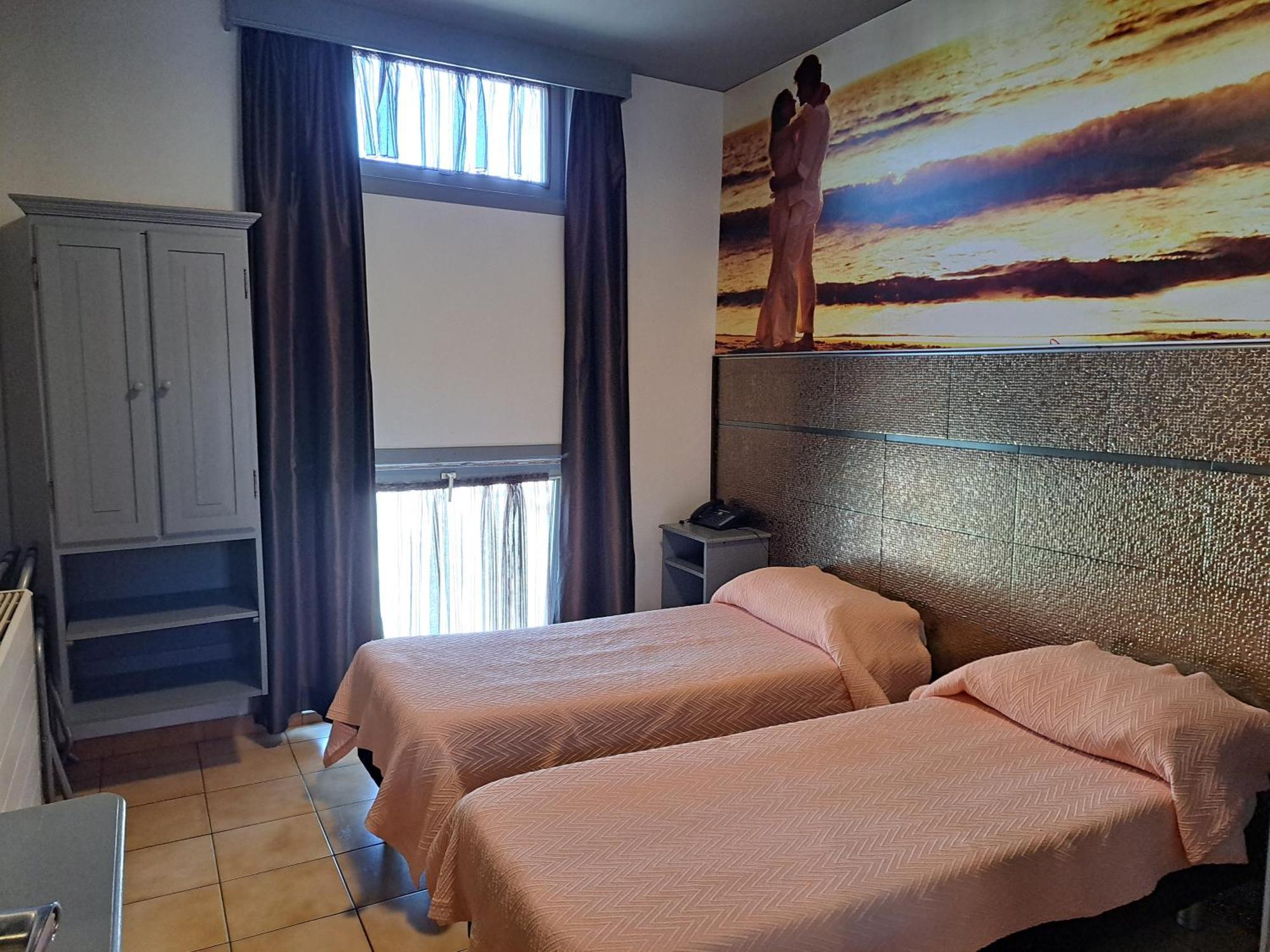 Le New Matinal Hotel La Louviere Exterior photo